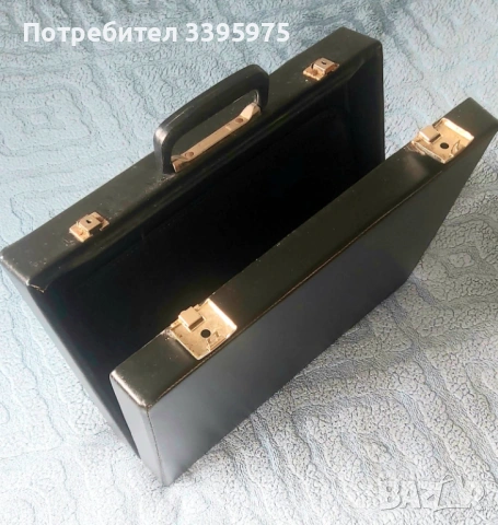 Винтидж дипломат с ключ от соци период