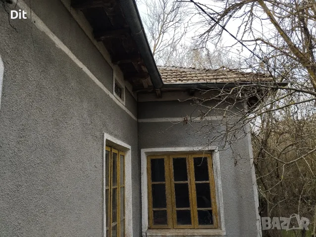 ЕКСКЛУЗИВНО! Продава се здрава тухлена къща с огромен двор (2700 кв.м) и действащ кладенец – с. Росе, снимка 3 - Къщи - 55394357