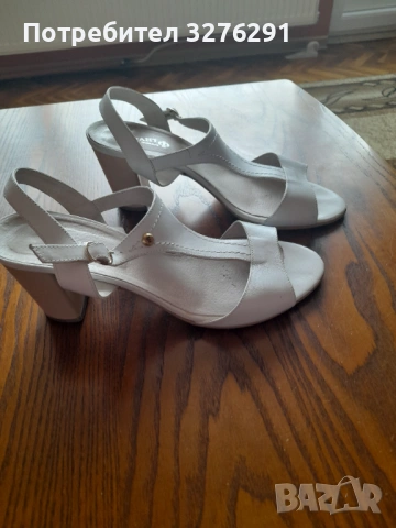 Бели сандали р.40 