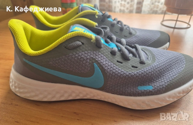Дамски маратонки Nike revolution, снимка 2 - Маратонки - 54790029