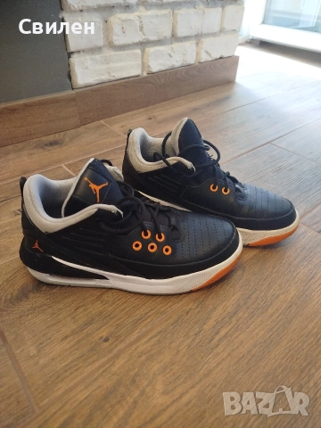 Nike Air Jordan Max Aura 5 37.5, снимка 2 - Маратонки - 55250197