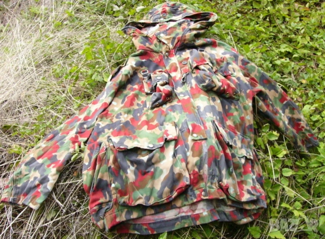 Оригинално Швейцарско Военно Камуфлажно Мъжко ЯКЕ № 60 (L-XL) Армейска Шуба с Яка с Качулка БАРТЕР, снимка 7 - Екипировка - 54826899