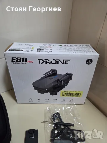 Чисто нов сгъваем мини дрон E88 Pro с проблем не се върти едната перка работи, снимка 3 - Друга електроника - 55631638