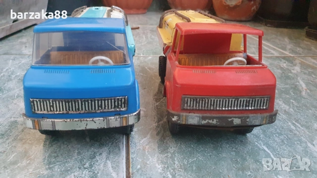 Стара играчка Камион 2 броя