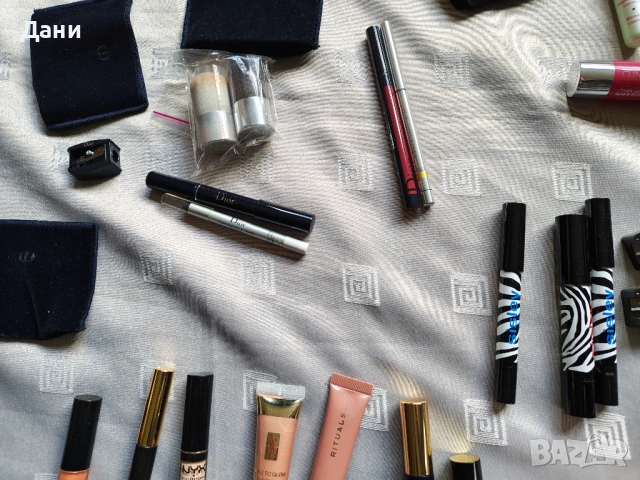 Маркова козметика, грим и колекционерски аксесоари (Chanel, Dior, Guerlain, YSL, Sisley), снимка 18 - Комплекти и лотове - 54696274