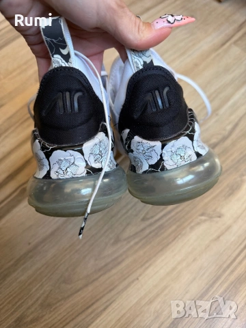 Оригинални маратонки  Nike Air Max 270 Floral! 39 н, снимка 6 - Кецове - 48489624