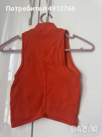 Оранжев рипсен кроп топ / потник с висока яка Bershka (размер XS), снимка 2 - Корсети, бюстиета, топове - 55596222