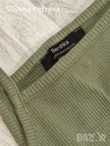 Комплект зелена разтеглива рокля от bershka + потник, снимка 2 - Рокли - 55191780