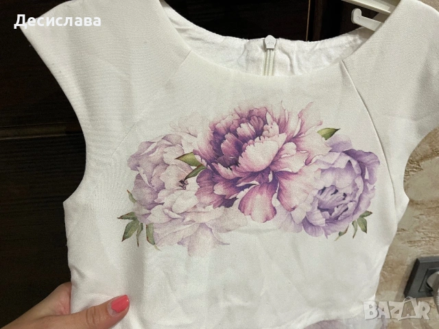 Бяла флорална рокля Contrast 