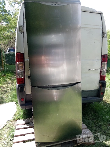 Голям хладилник с фризер " Hotpoint" 190/70/70см с "No frost" система! Спешно и изгодно!, снимка 8 - Хладилници - 54669131