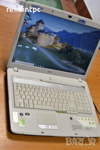Acer Aspire 7520G 17 инчов SSD + HDD 4 GB RAM Nvidia video card 