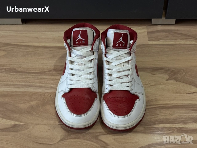 Кецове Nike Air Jordan 1 Mid Reverse Chicago, снимка 8 - Маратонки - 54403687