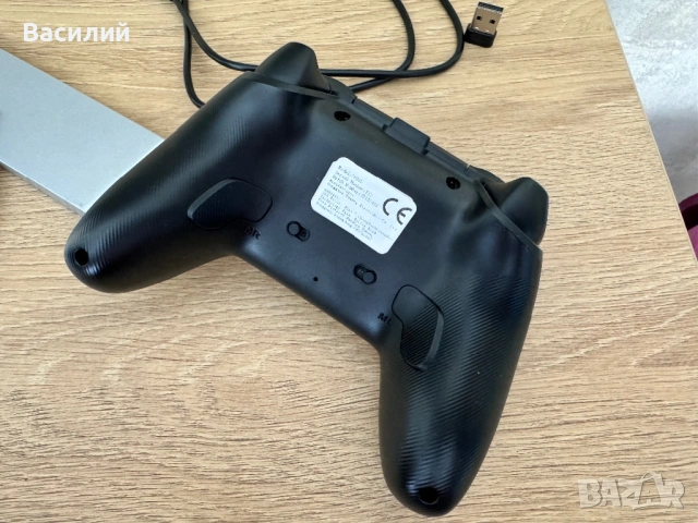 Продавам гейминг джойстик — безжичен, с вибрация и RGB, снимка 4 - Джойстици и геймпадове - 54235120