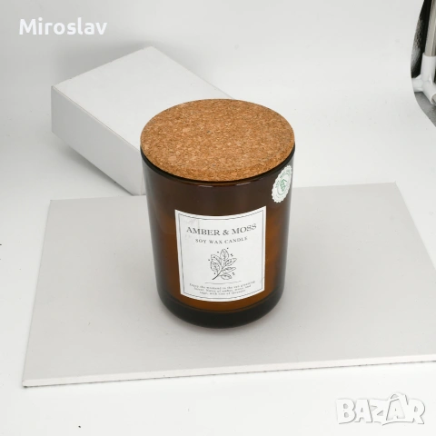 Чисто Нова - Голяма Луксозна Ароматна Свещ от Соев восък Amber & Moss Стъкло с корков капак, снимка 2 - Декорация за дома - 55136403