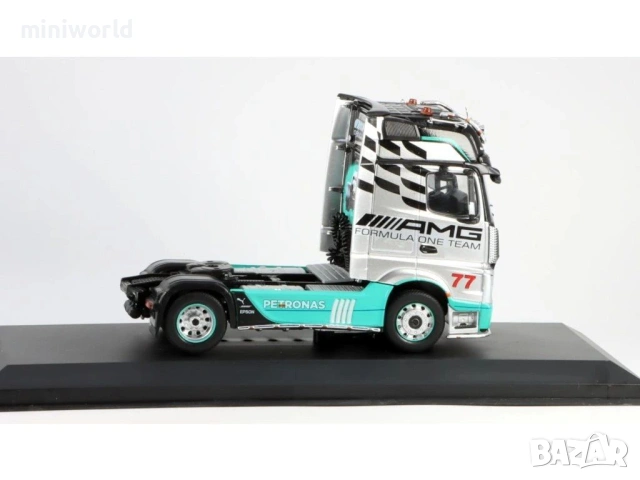 MERCEDES-BENZ Actros MP4 2012 „AMG“ влекач - мащаб 1:43 на Hachette моделът е нов в блистер, снимка 3 - Колекции - 54041050