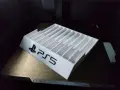PS5 Гейминг Сет: Стойка за джойстик + Органайзер за 10 игри, снимка 1