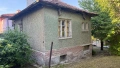 Къща с двор 330 кв. м, снимка 2