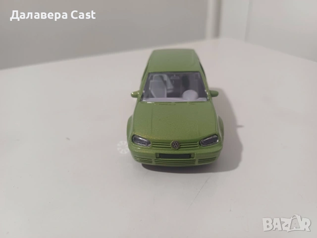 1/43 Volkswagen Golf 4 Bburago Italy , снимка 3 - Колекции - 54337105