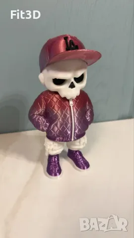 Дизайнерска фигурка "Urban Skull" – Скелет с преливащи цветове, снимка 2 - Колекции - 55622942