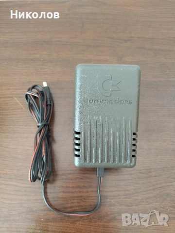 Продавам оригинален адаптер Commodore 251539-03A 