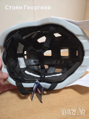 Чисто нова Велосипедна каска ABUS Modrop MIPS, Бял, Размер L, снимка 4 - Аксесоари за велосипеди - 54404732