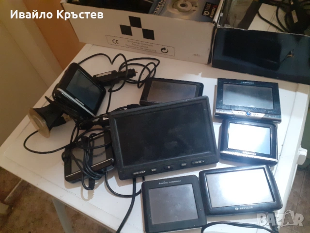 Продавам 8 броя навигация 