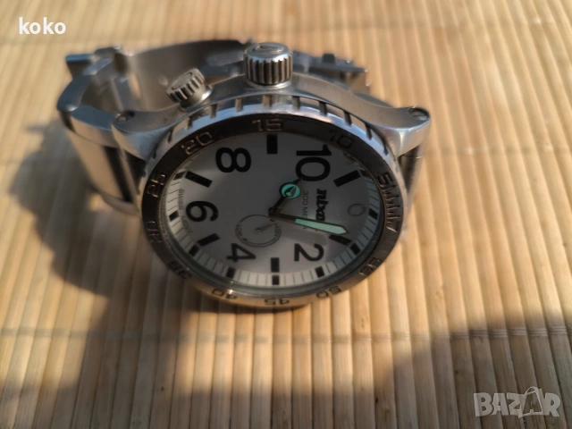 Часовник швейцарски Nixon 300м водоустойчив , снимка 11 - Мъжки - 53951550