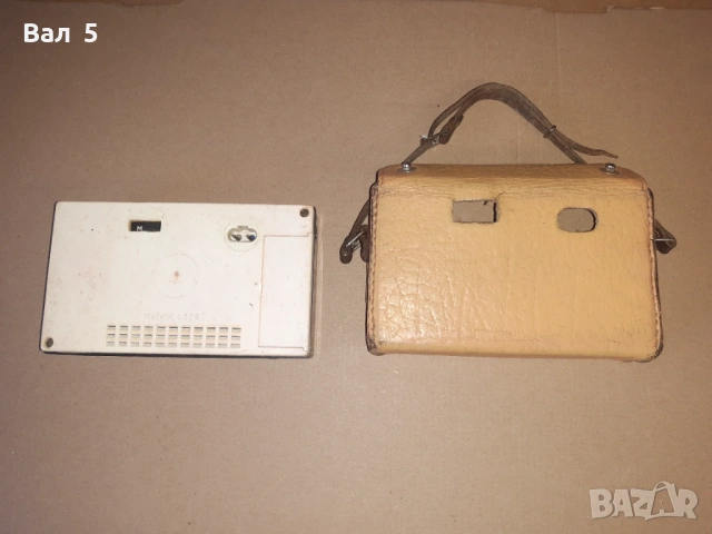 Старо радио , транзистор СОКОЛ - СССР , с калъф, снимка 3 - Антикварни и старинни предмети - 54268352