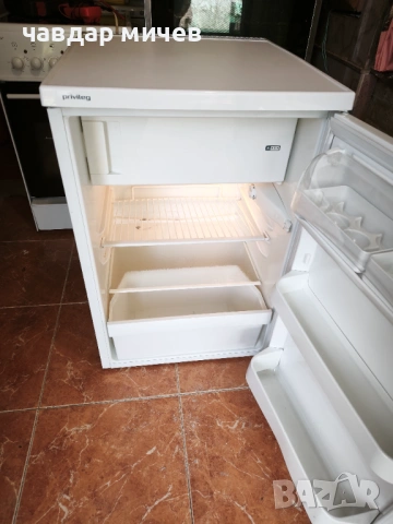 Малък хладилник с камера Privileg , снимка 5 - Хладилници - 54052078