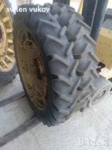 продавам комплект редови гуми с джанти за трактор John Deere 