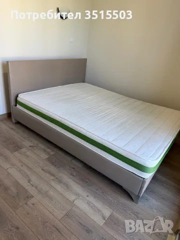 Продавам запазена спалня в комплект с подматрачна рамка и двулицев матрак. 