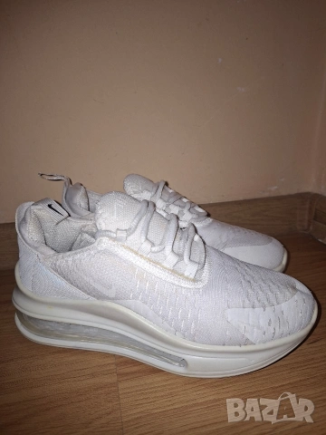 Бели маратонки Nike 
