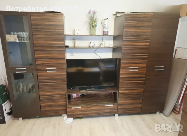 Продавам секция в отлично състояние.