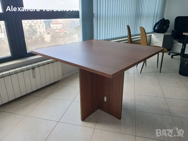 Квадратна кафява  маса, снимка 2 - Маси - 55660888