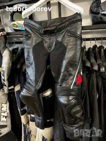 Кожен мото панталон DAINESE DELTA C4 ,протектори,оригинален,слайдери 54-L 232.74 лв. / 119 €, снимка 3 - Аксесоари и консумативи - 54478024