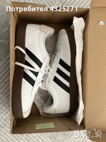 Обувки на Adidas, снимка 2 - Маратонки - 54453871