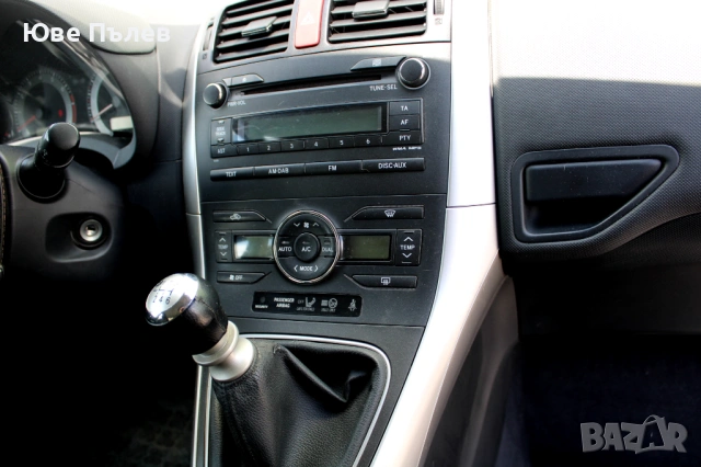 Toyota Auris II 1.6 (132 кс) + ГАЗОВ  ИНЖЕКЦИОН 2013 август, снимка 10 - Автомобили и джипове - 54730145
