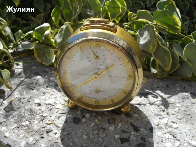 КОЛЕКЦИОНЕРСКИ БУДИЛНИК JUNGHANS SILENT-TIC TRI-VOX 