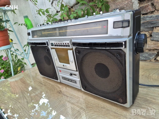 Радиокасетофон Sharp GF-8585H, снимка 4 - Радиокасетофони, транзистори - 55191754