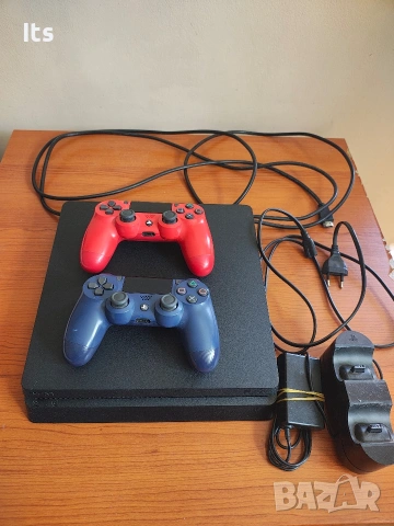 Продавам PS4 Slim 500GB + 2 джойстика + зарядна станция