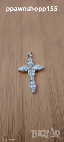 Сребърна висулка кръст с декоративни камъни – 7,39 г
