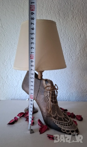 Настолна лампа „Vintage Shoe“ – Авторска изработка, снимка 6 - Настолни лампи - 55236291