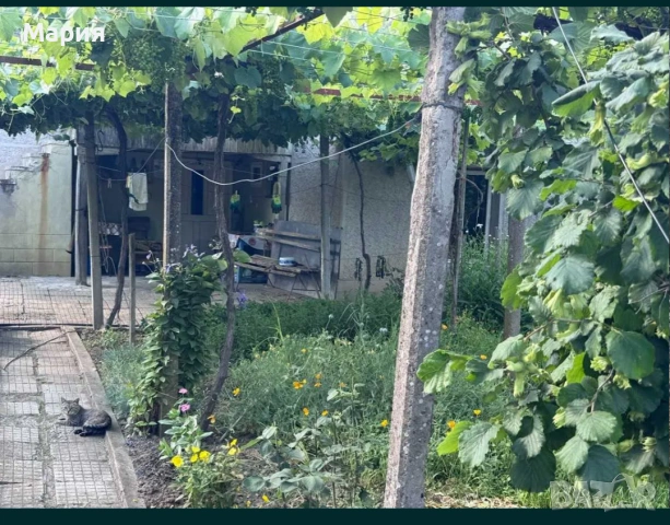 Двуетажна къща с гараж в кв. Бряг, снимка 5 - Къщи - 55082674