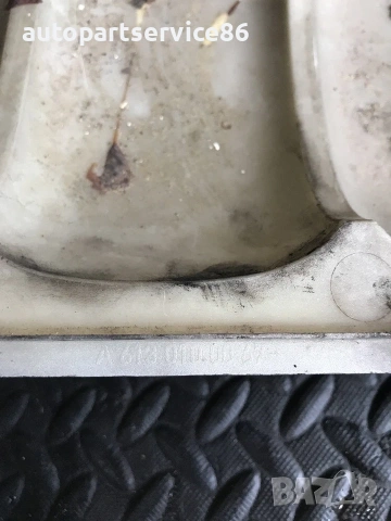 Капак на двигател за Mercedes E320 CDI W210 (2001) A6130100067, снимка 2 - Части - 55238285