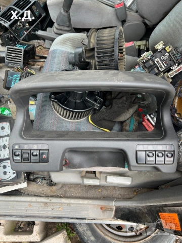 Пласмаса около километраж с бутони Мицубиши Спейс Рънър 1998г