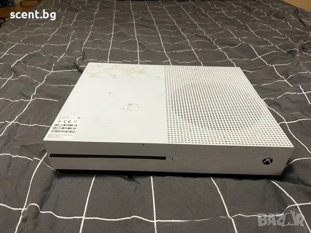 Xbox One S 1TB; FIFA 21; UFC 4