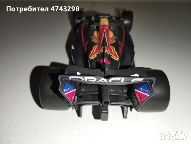 Модел на Red Bull Racing на Макс Верстапен - Сезон 2023 - Burago 1:24, снимка 6 - Колекции - 54221444