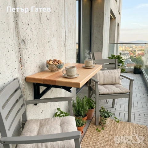 Сгъваема масичка с плот от масивен бук и здрави метални елементи 