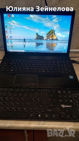 Лаптоп, цветен принтер и принтер със скенер