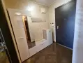 Продава се просторен тристаен апартамент в кв. Зорница, Бургас, снимка 3